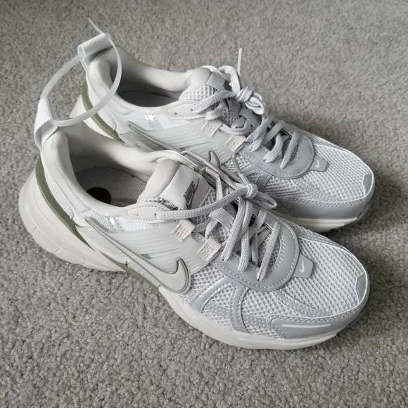 Nike V2K RunWomen's Shoes