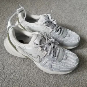 Nike V2K RunWomen's Shoes