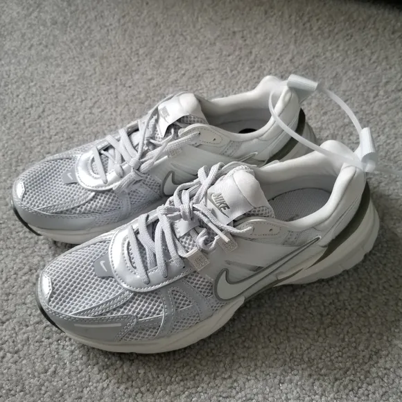Nike V2K RunWomen's Shoes