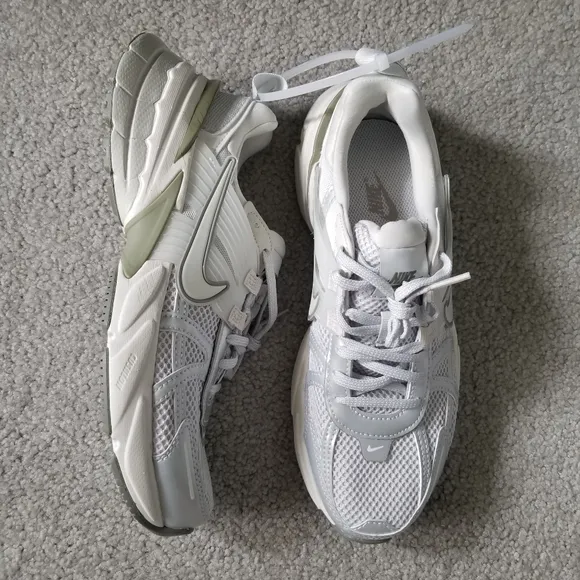 Nike V2K RunWomen's Shoes