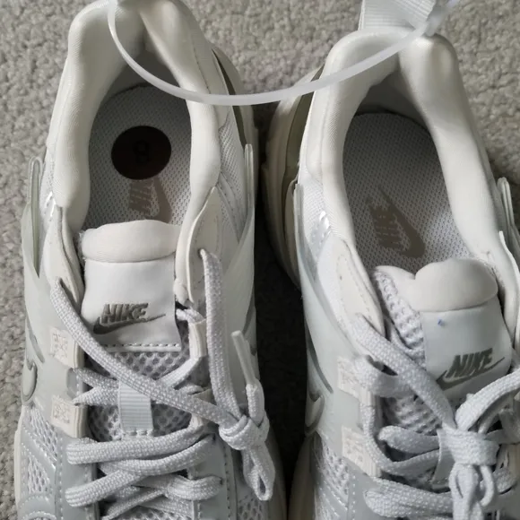 Nike V2K RunWomen's Shoes