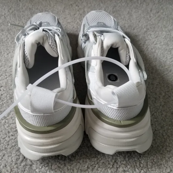 Nike V2K RunWomen's Shoes