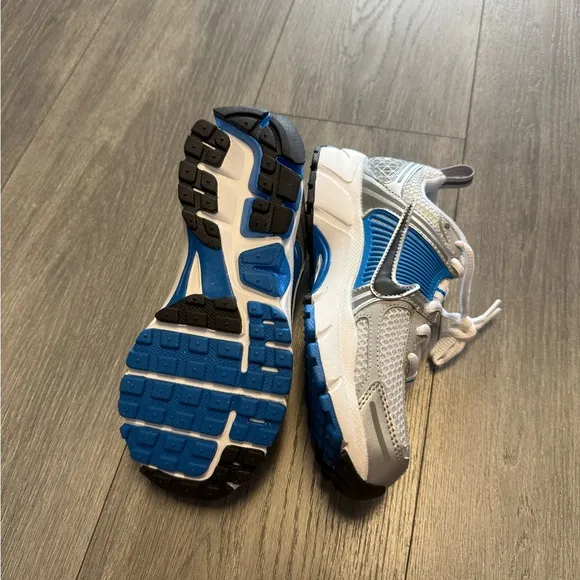 Nike Vomero Zoom 5 Silver Blue Athletic Shoes HF6998-103 Youth Size 3 NEW