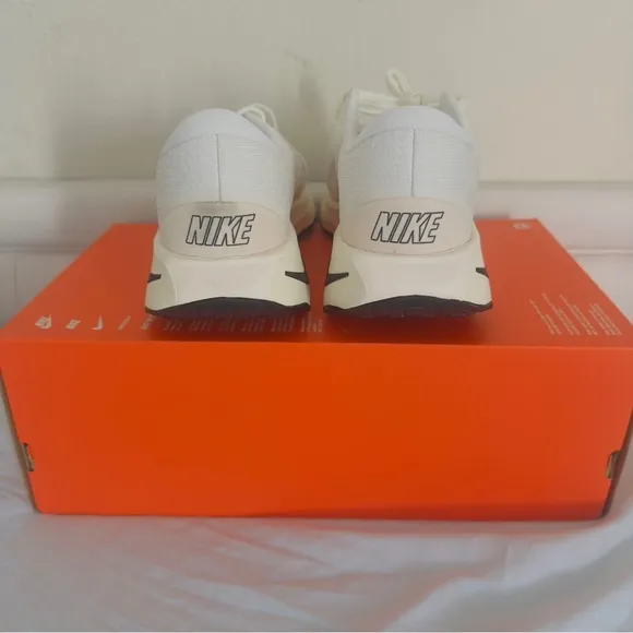 Nike White Athletic Sneakers with Breathable Mesh and Sleek Design