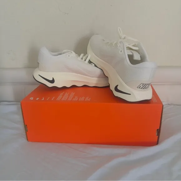 Nike White Athletic Sneakers with Breathable Mesh and Sleek Design