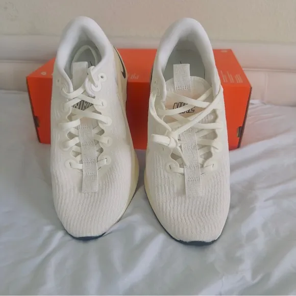 Nike White Athletic Sneakers with Breathable Mesh and Sleek Design