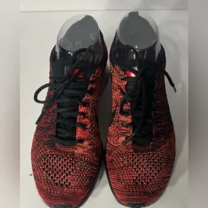 Nike women Red and Black Running Shoes size 6.5 pre owned Exellent condittion.