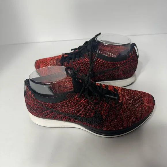 Nike women Red and Black Running Shoes size 6.5 pre owned Exellent condittion.