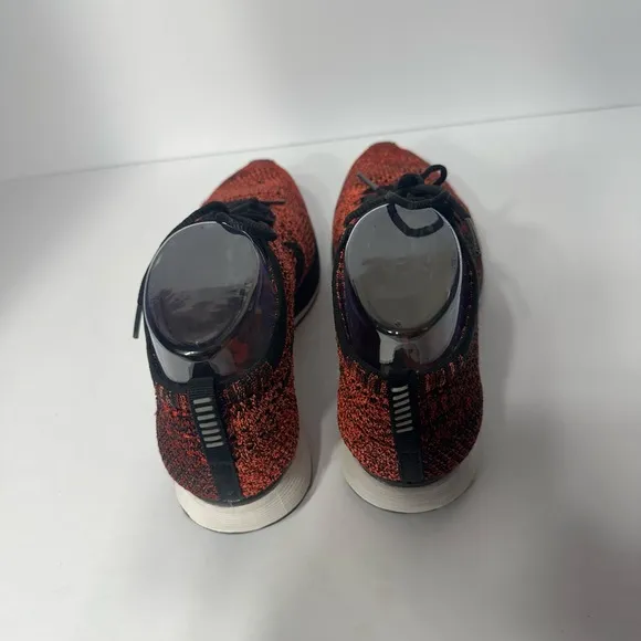Nike women Red and Black Running Shoes size 6.5 pre owned Exellent condittion.