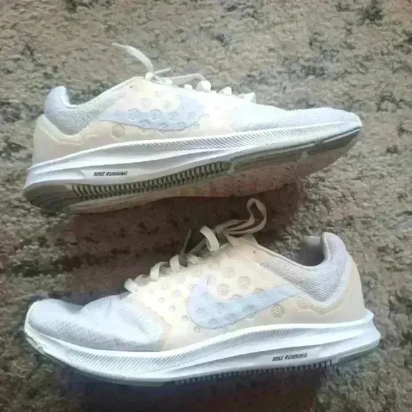 Nike Womens Pure Platinum Downshifter 7 8.5