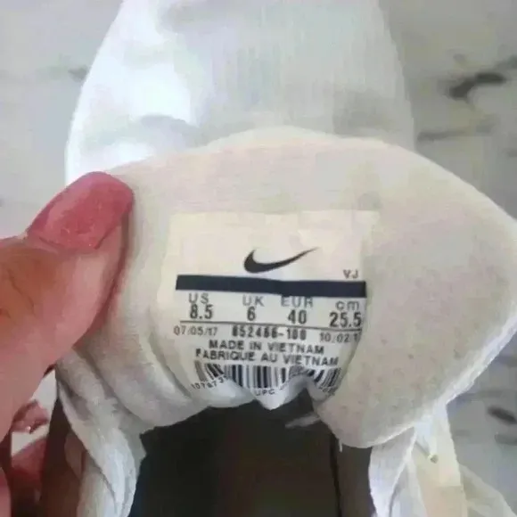 Nike Womens Pure Platinum Downshifter 7 8.5