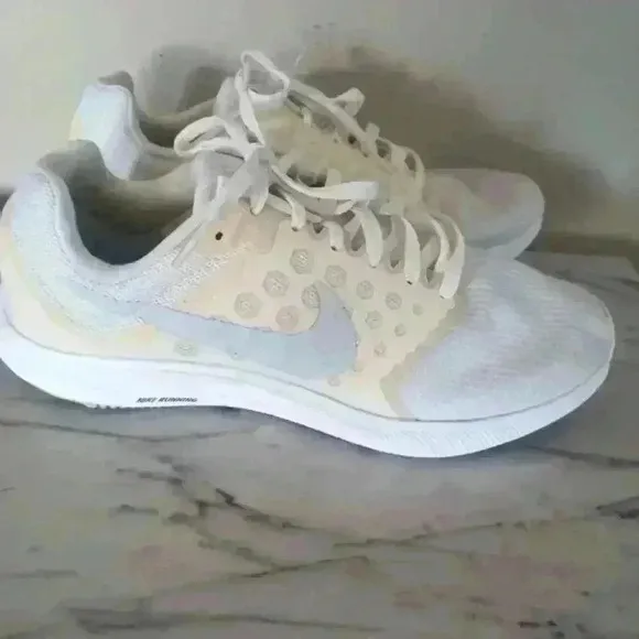 Nike Womens Pure Platinum Downshifter 7 8.5