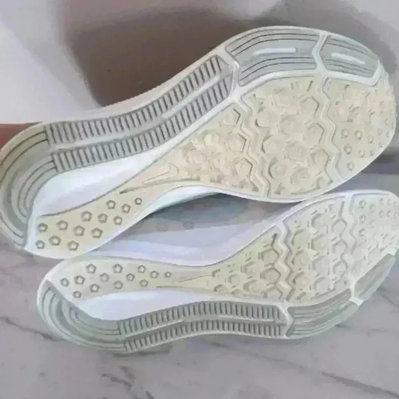Nike Womens Pure Platinum Downshifter 7 8.5