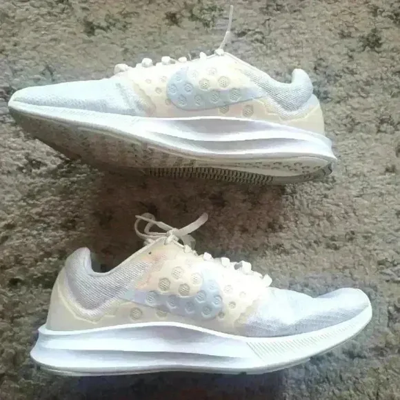 Nike Womens Pure Platinum Downshifter 7 8.5