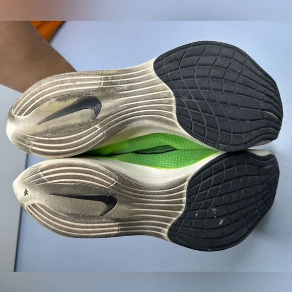 Nike ZoomX Vaporfly Next% Volt Mens Size 11.5 Lime Green Shoes