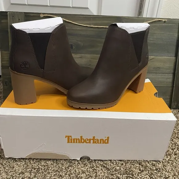 NWB Timberland Allington Mid Chelsea Boot Women's 6 Med Brown