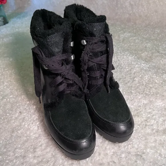 NWOB $328 Cole Haan | Henson | Sheep Fur | Wedge Winter Booties | Black Leather