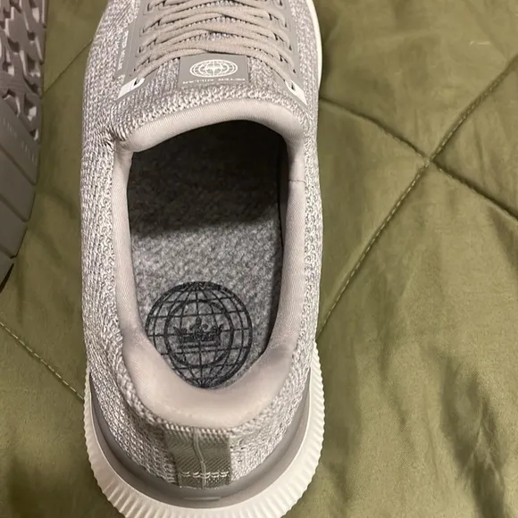 NWOB Peter Millar Womens Hyperlight Apollo Sneakers size 7.5