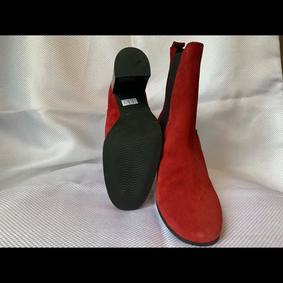 NWOT Barney’s New York, red suede boots