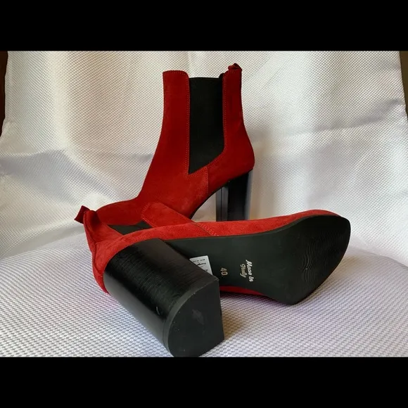 NWOT Barney’s New York, red suede boots