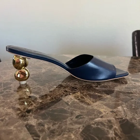 NWOT Brand New Navy Cult Gaia Sandals size 42