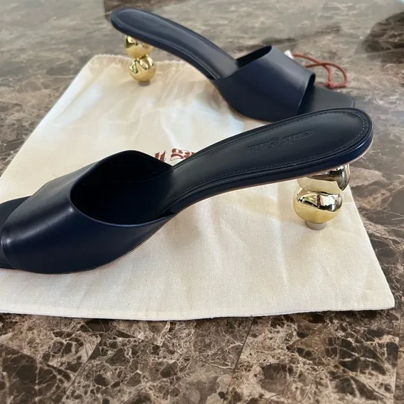 NWOT Brand New Navy Cult Gaia Sandals size 42