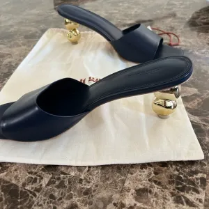 NWOT Brand New Navy Cult Gaia Sandals size 42