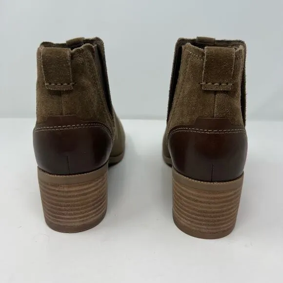 NWOT Clarks Ankle Booties Women's Size 10 Brown Suede Brown