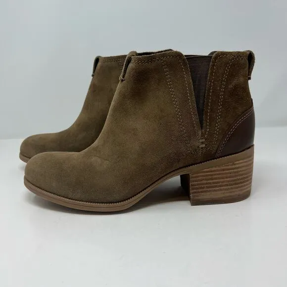 NWOT Clarks Ankle Booties Women's Size 10 Brown Suede Brown