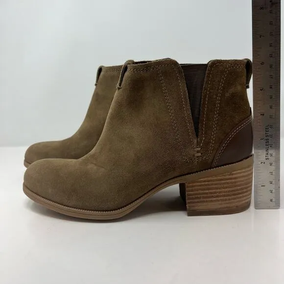 NWOT Clarks Ankle Booties Women's Size 10 Brown Suede Brown