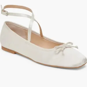 NWOT Dolce Vita Reilly Ballet Flat Satin Square Toe Buckle Ankle Strap White 7.5