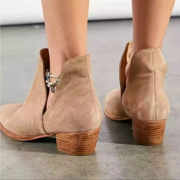 NWOT Free People Charm Double V Ankle Camel Suede Boots