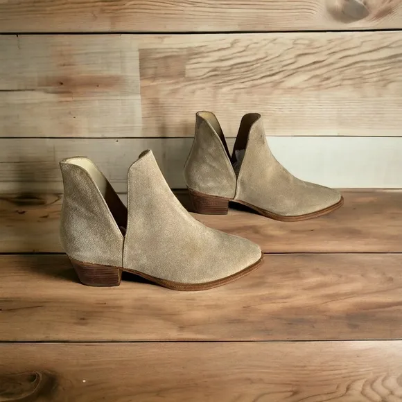 NWOT Free People Charm Double V Ankle Camel Suede Boots