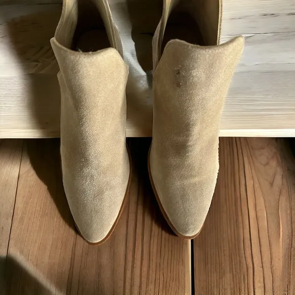 NWOT Free People Charm Double V Ankle Camel Suede Boots