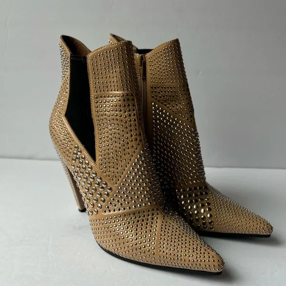 NWOT JEFFREY CAMPBELL Studded Beige Patent Leather Booties Zipper Ankle size: 11