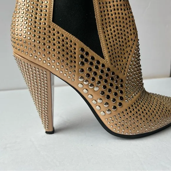 NWOT JEFFREY CAMPBELL Studded Beige Patent Leather Booties Zipper Ankle size: 11