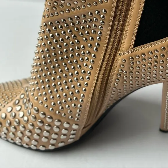 NWOT JEFFREY CAMPBELL Studded Beige Patent Leather Booties Zipper Ankle size: 11