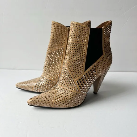 NWOT JEFFREY CAMPBELL Studded Beige Patent Leather Booties Zipper Ankle size: 11