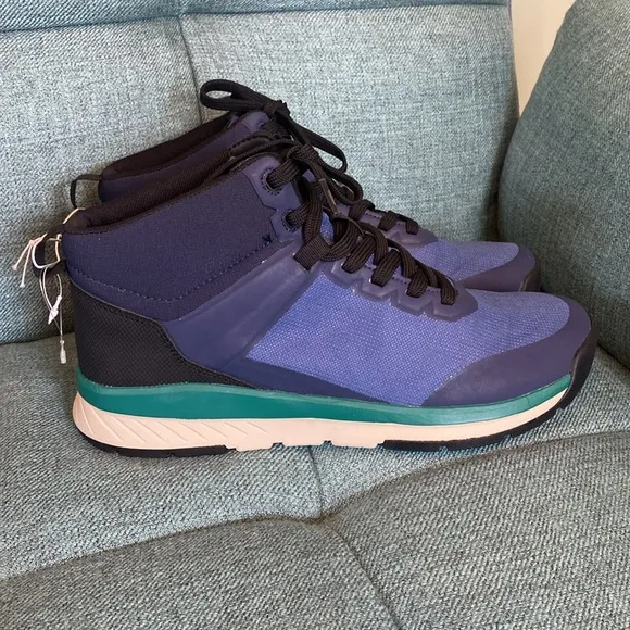 NWOT Men’s Bogs Mid CT Waterproof Hiking Boots 🥾