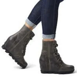 NWOT Sorel Joan of Arctic Wedge II Boots
