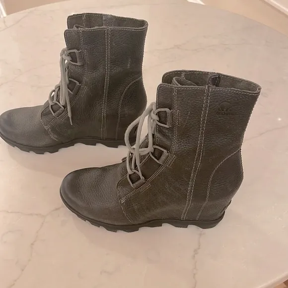 NWOT Sorel Joan of Arctic Wedge II Boots