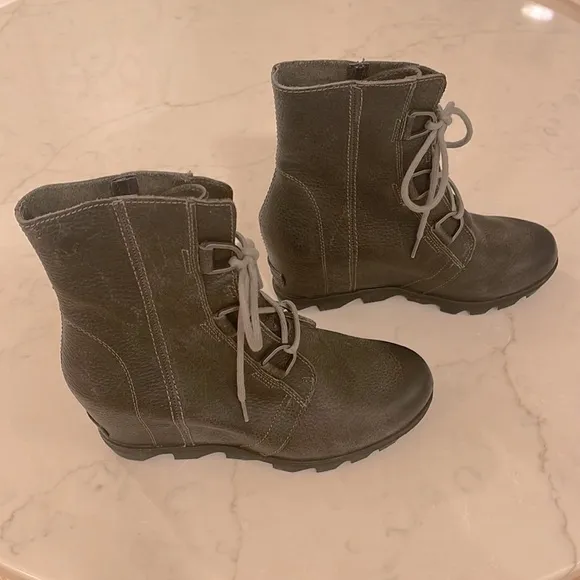 NWOT Sorel Joan of Arctic Wedge II Boots
