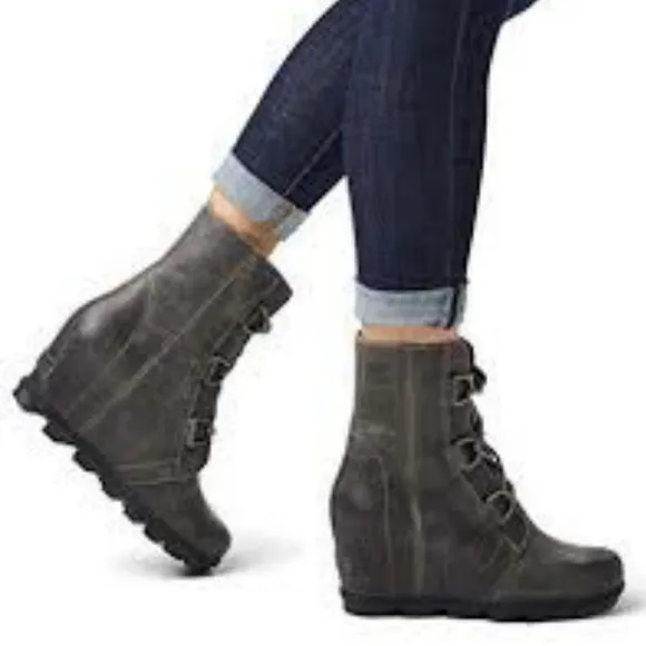 NWOT Sorel Joan of Arctic Wedge II Boots