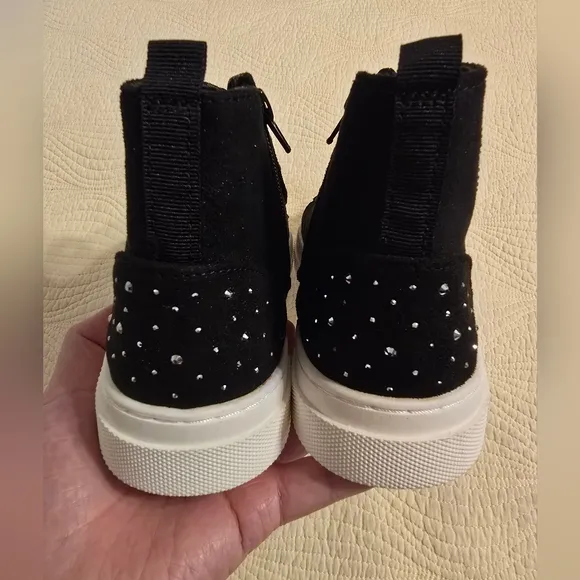 NWOT Steve Madden Girls High Tops Sneakers with Silver Embellishments