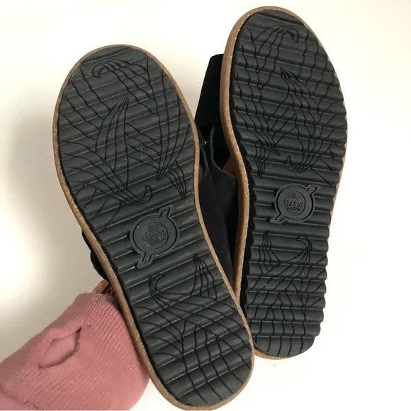 NWT Born Black Suede Leather Buckle Cross Strap Slip-On Sandals Size 8