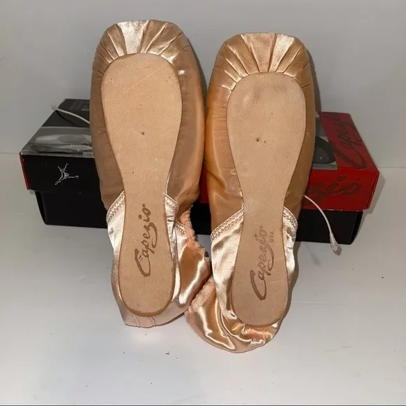NWT Capezio Women  Pointe Shoe