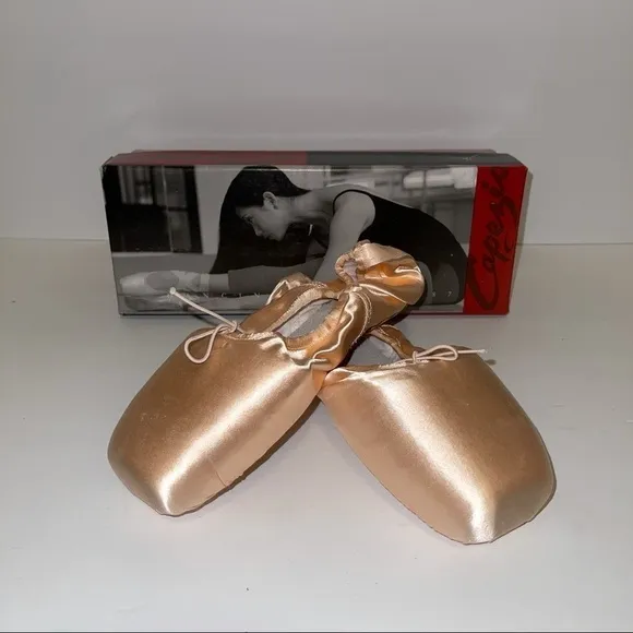 NWT Capezio Women  Pointe Shoe