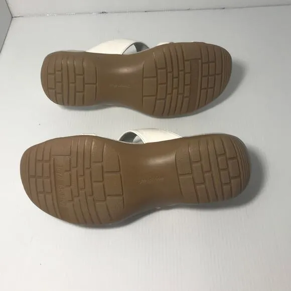 NWT Easy Street Comfort Wave White Slip-on Sandals 8W