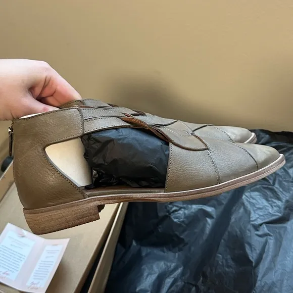NWT Free People Wanderlust Leather Sandals