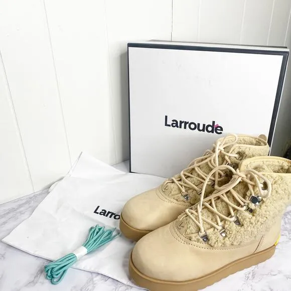 NWT Larroude Vail Boot in Sand Cream Shearpa Suede Boots 7